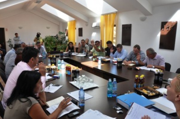 Şedinţă de consiliu la Ovidiu: a fost aprobat bugetul pentru reabilitarea străzilor
